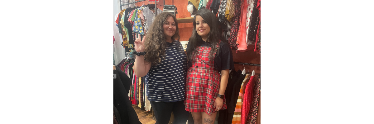 Ein Stück Ostsee-Erinnerung: Unser Tartan-Kleid reist nach Amerika 🥰 - Besuch aus Amerika an der Ostsee | Tartan-Kleid begeistert internationale Gäste
