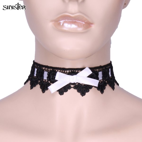 Sinister Halsband mit weißer Satinschleife