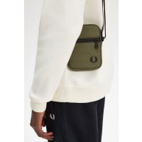 FRED PERRY Ripstop Side Bag uniform green