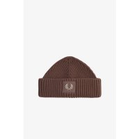 FRED PERRY Branded Patch Ribbed Beanie brick/ warm grey