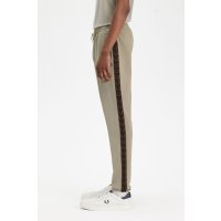 FRED PERRY Contrast Tape Track Pants warm grey/ carrington brick