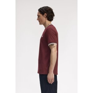 FRED PERRY T-Shirt mit Doppelstreifen oxblood/ ecru